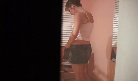 Una joven zorra se folla el videos porno gratis en español latino coño con un vibrador y folla con un viejo