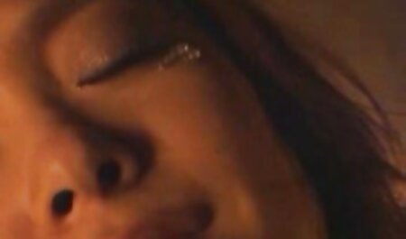 Morena se sexo xxx en español latino masturba el ano con un gran vibrador anal rosa