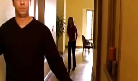 Secretaria porno español y latino madura cachonda enciende la webcam y se masturba el coño en la oficina