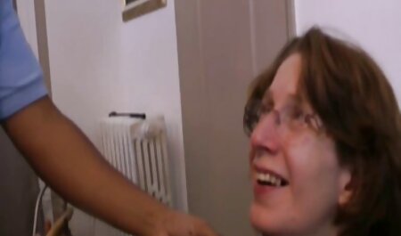 Una mujer madura ver hentai audio latino le pajea un poco la polla a su marido con un coño y se lo lleva dentro